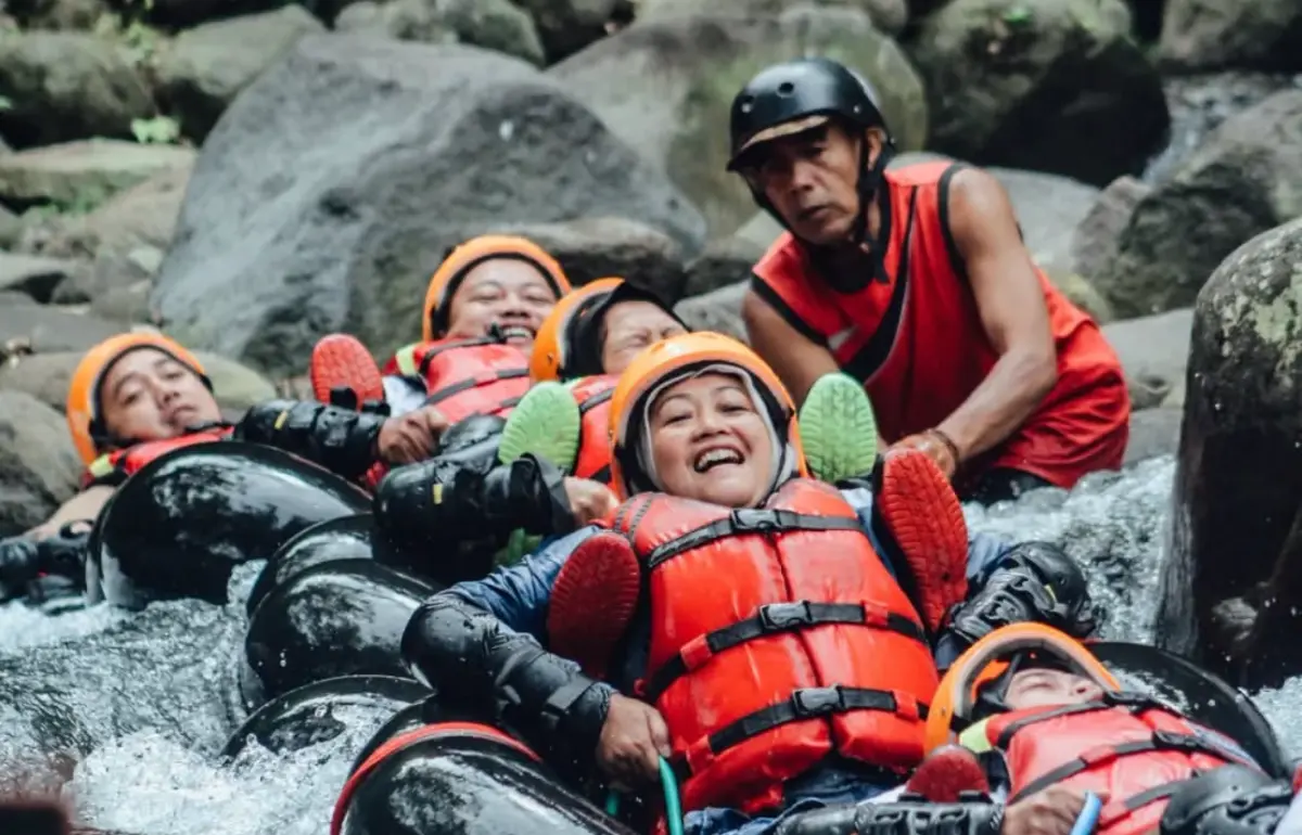 Cikadongdong river tubing