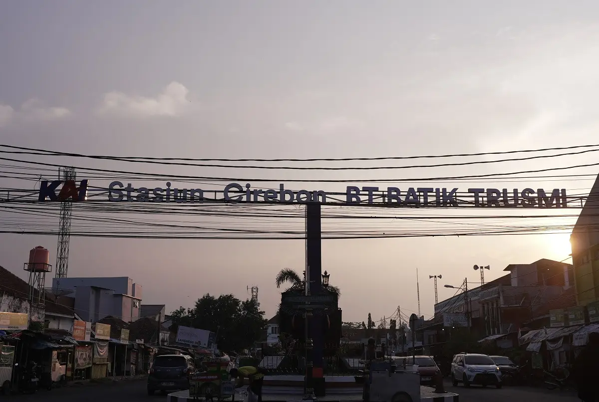 stasiun cirebon batik trusmi