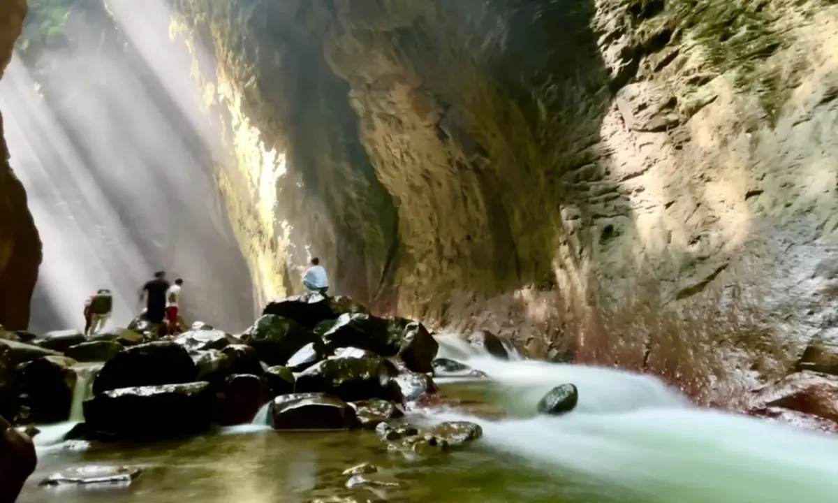 curug ibun pelangi majalengka
