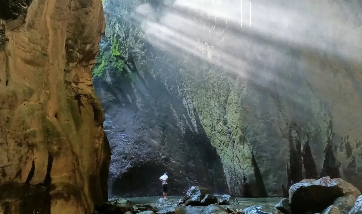 curug indah di majalengka
