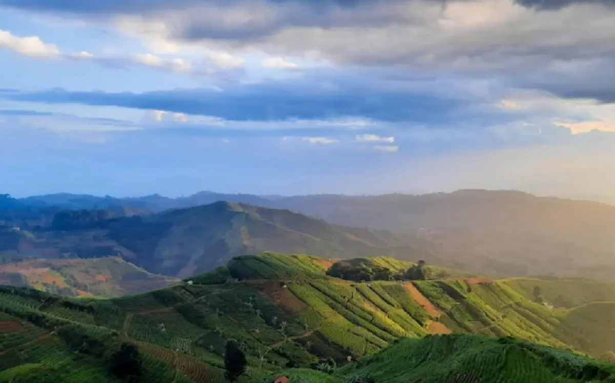 rute ke terasering panyaweuyan