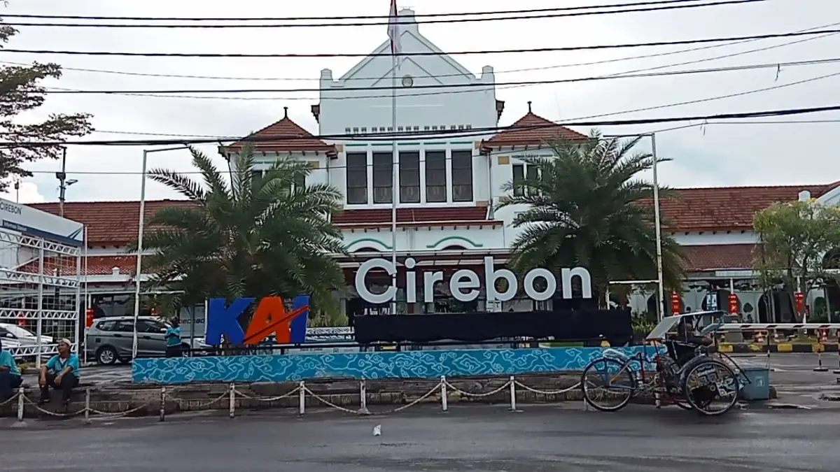 stasiun cirebon batik trusmi