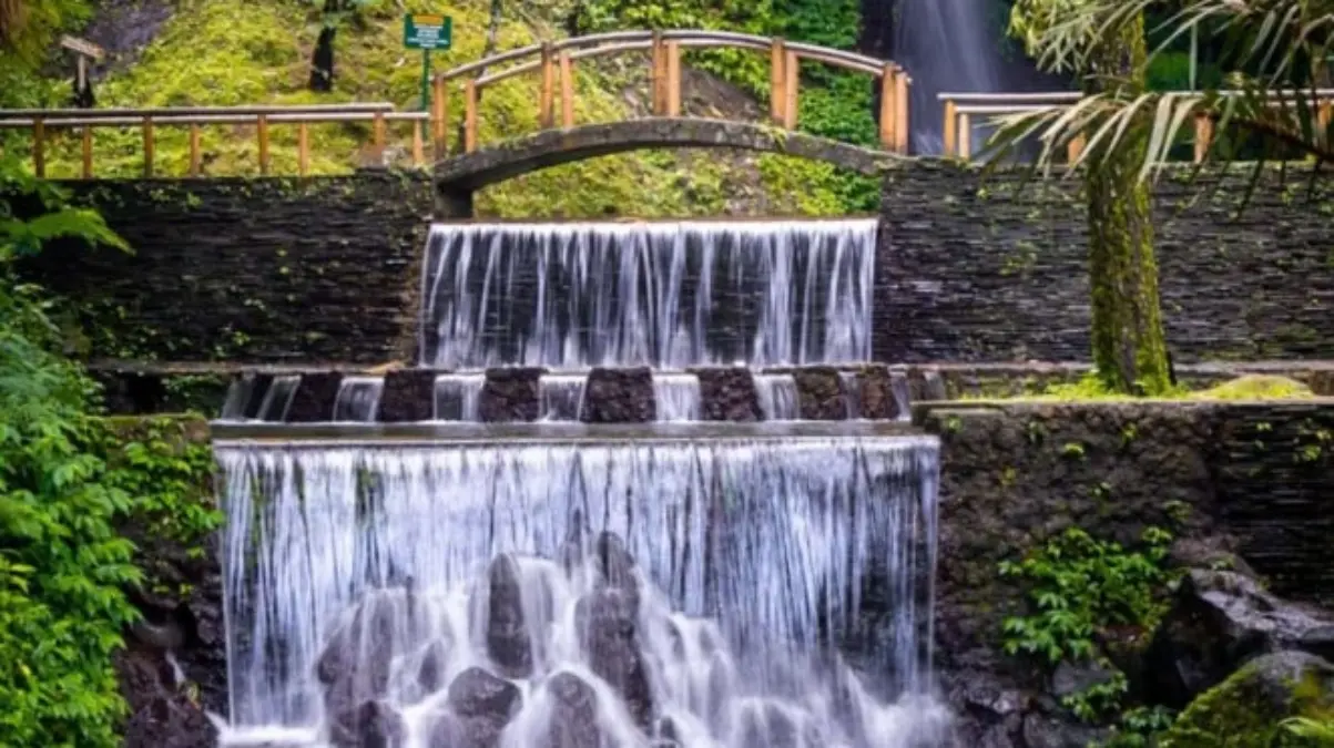 Curug Cipeuteuy. Foto: Instagram @ig_ega.purnama - mimbarjumat.com