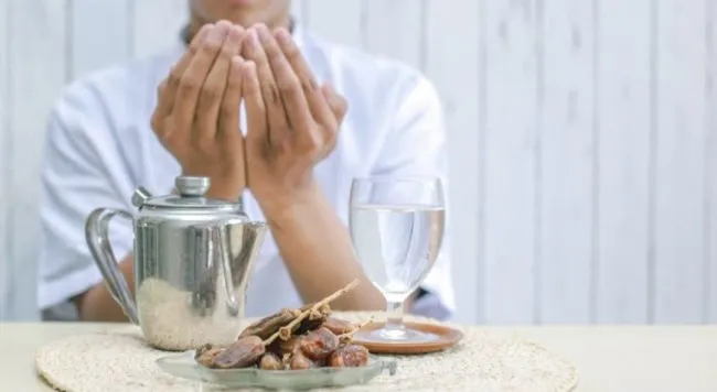 Umat Islam dapat melakukan beberapa puasa sunnah selama bulan Rajab.. Foto: Jatimtimes - mimbarjumat.com