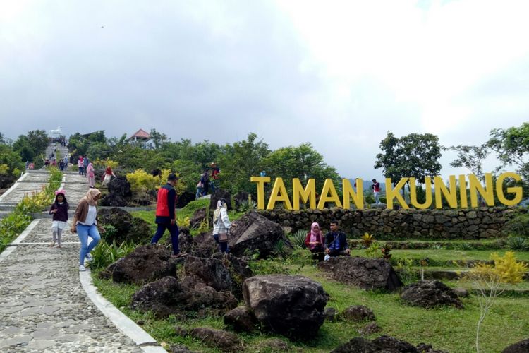 Kuningan, yang terkenal dengan pemandangan hijau pegunungan, udara sejuk, dan berbagai objek wisata alamnya, menawarkan pengalaman liburan yang cocok untuk keluarga, teman, atau seorang diri. Foto: Travel Kompas - mimbarjumat.com