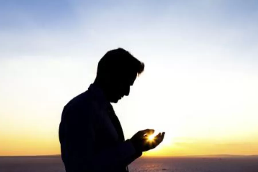 Berpuasa adalah salah satu amalan yang sangat dianjurkan untuk mengisi kemuliaan bulan Rajab. Foto: ASLINEWS - mimbarjumat.com