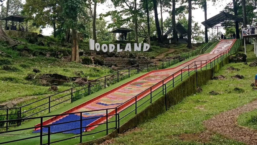 Salah satu ikon di Woodland Kuningan yang paling digemari pengunjung adalah Sosorodotan Pelangi.
