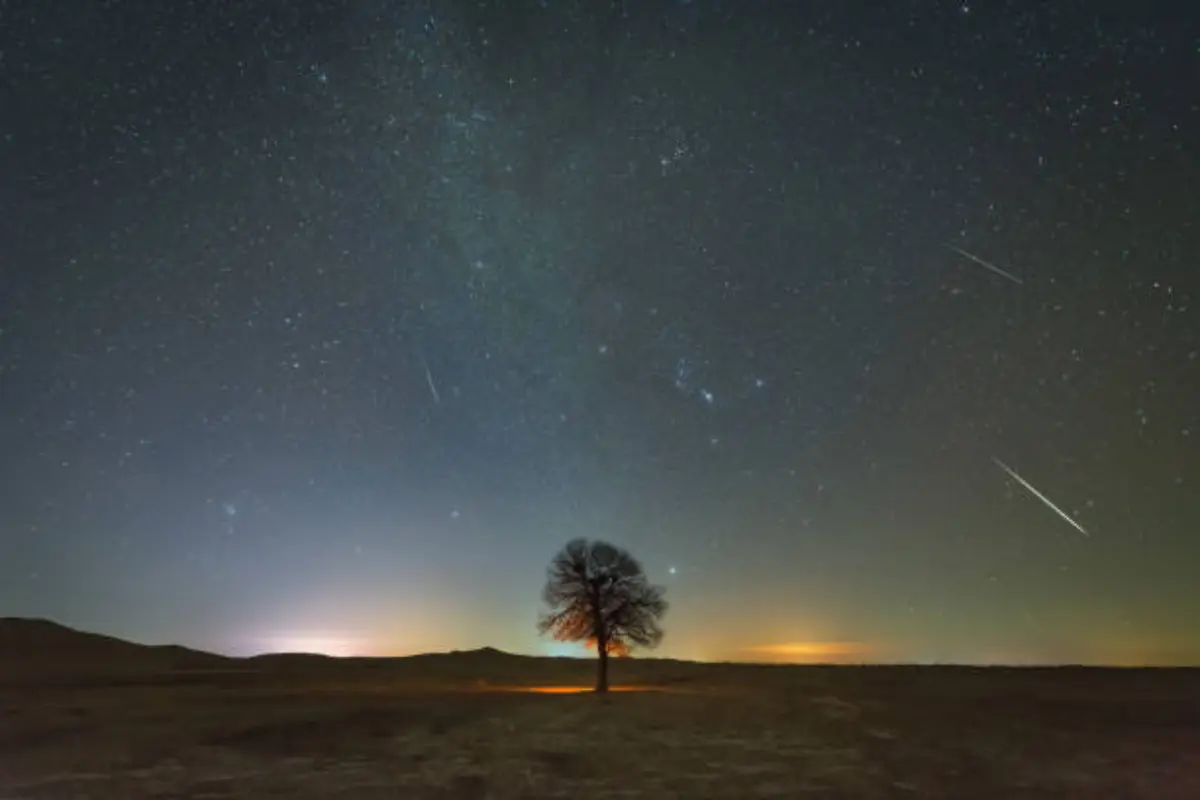 Ilustrasi hujan meteor geminid