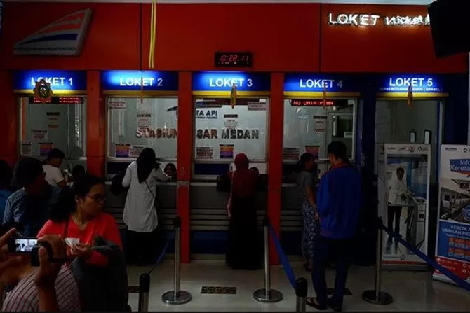 KAI meminta seluruh pelanggan segera merencanakan perjalanan mudik Lebaran 2026 secara menyeluruh untuk menghindari kepadatan dan keterbatasan tiket selama puncak arus mudik. Foto: Jawa Pos - mimbarjumat.com