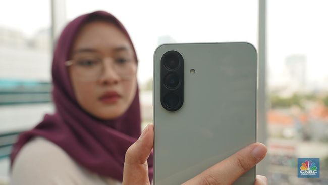 Samsung Electronics Indonesia resmi meluncurkan ponsel entry-level terbarunya, Galaxy A07 5G, di pasar Tanah Air. Foto: CNBC Indonesia - mimbarjumat.com