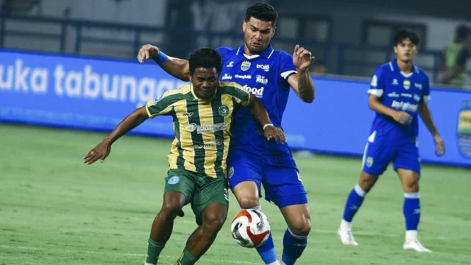 Persib Bandung akan bermain di AFC Champions League 2025/2026 dan akan menghadapi Ratchaburi FC, tim Thailand. Foto: Soccer - Viva - mimbarjumat.com