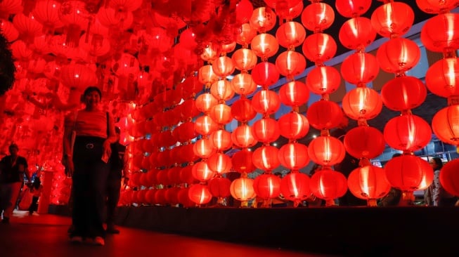 Apa prompt FYP terbaru saat ini? Akhir-akhir ini, istilah tersebut lebih sering muncul di timeline TikTok dan Instagram, terutama menjelang Tahun Baru Imlek. Foto: Riau - Suara.com - mimbarjumat.com