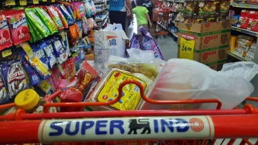 Ramadhan hampir tiba. Selain mempersiapkan diri secara fisik dan mental, orang Indonesia tidak pernah lupa menyiapkan bahan dapur, khususnya untuk sahur dan buka puasa. Foto: Viva - mimbarjumat.com