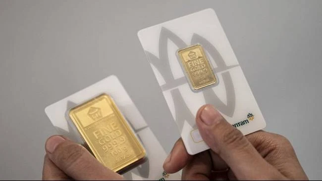 Mulai 18 Februari 2026, harga emas batangan yang diproduksi PT Aneka Tambang, juga dikenal sebagai emas Antam, kembali turun. Foto: Kompas.tv - mimbarjumat.com