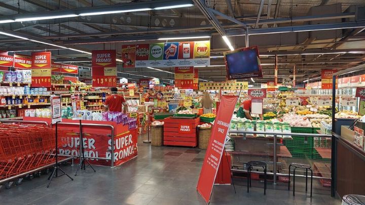 Kesibukan di dapur keluarga Indonesia mulai meningkat menjelang bulan Ramadhan. Foto: Metro TV - mimbarjumat.com