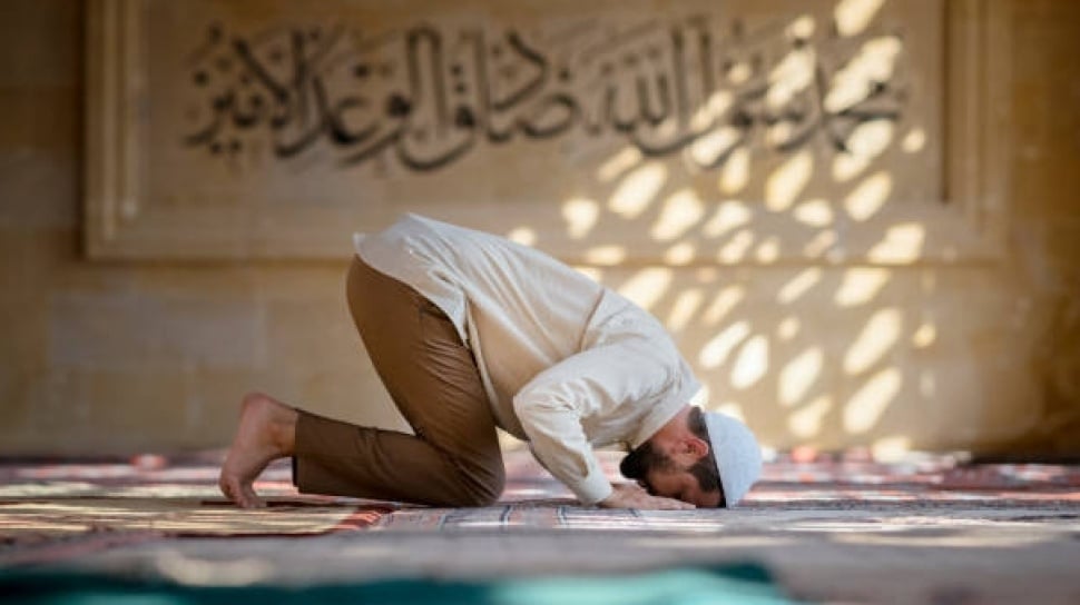 Bacaan niat sholat tarawih dan witir adalah yang paling dicari selama bulan suci Ramadan. Foto: suara.com - mimbarjumat.com