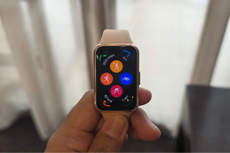 Huawei resmi memperkenalkan Huawei Band 11 Series, generasi smartband terbaru yang ditujukan untuk orang yang ingin menjalani gaya hidup aktif dan sehat. Foto: Tekno Kompas - mimbarjumat.com