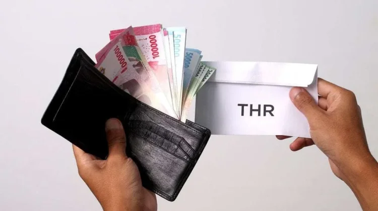 Pemerintah telah menetapkan anggaran sebesar 55 triliun rupiah untuk pembayaran tunjangan hari raya (THR) 2026 bagi para aparatur sipil negara (ASN), termasuk PNS, TNI, dan Polisi. Foto: RRI. - mimbarjumat.com