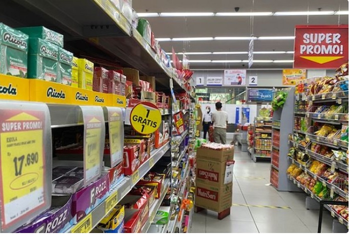 Pekan ini, promo terbaru JSM Superindo kembali dengan berbagai penawaran menarik, termasuk harga minyak goreng yang lebih murah. Foto: Tangsel Life - mimbarjumat.com