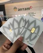 Pada hari Minggu, 22 Februari 2026, harga emas buatan Galeri24 dan UBS naik di Pegadaian kompak. Harga emas naik antara Rp 52.000 dan Rp 63.000. Harga emas buatan UBS sekarang Rp 3.061.000 per gram, naik Rp 52.000 dari harga perdagangan kemarin pagi di RP 3.009.000 per gram. Harga emas buatan Galeri24 juga naik Rp 63.000 menjadi Rp 3.047.000 per gram, naik dari harga sebelumnya Rp 2.984.000 per gram. Foto: beritadiy.pikiran-rakyat.com - mimbarjumat.com