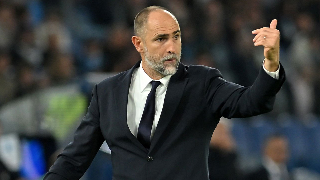 Derby North London terbaru akan dimainkan di Stadion Tottenham Hotspur pada Minggu (22/2/2026) pukul 23.30 WIB. Pertandingan ini akan sangat penting bagi kedua tim yang berada di posisi yang sama di klasemen Premier League. Foto: ligaolahraga.com - mimbarjumat.com