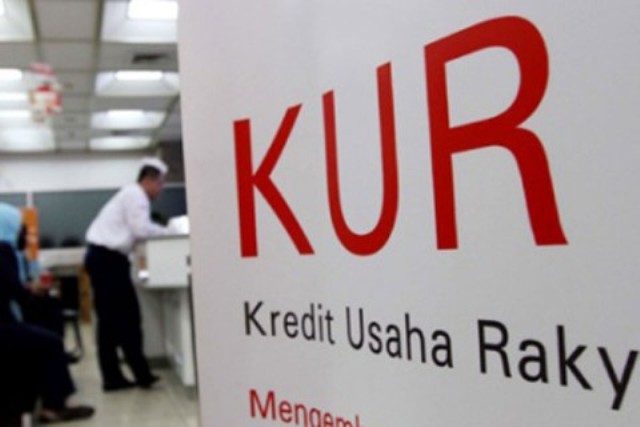 Program Kredit Usaha Rakyat (KUR) Bank Rakyat Indonesia (BRI) 2026 kembali menjadi andalan bagi pelaku usaha kecil dan menengah (UMKM) yang ingin menambah modal usaha mereka. Program ini menawarkan proses pengajuan cepat dan plafond tinggi dengan persyaratan yang mudah, dengan suku bunga efektif tahunan hanya 3%. Foto: metrotvnews.com - mimbarjumat.com