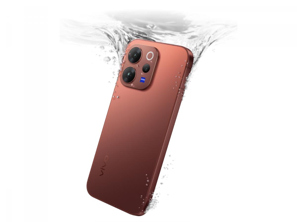 Kehadiran bintang baru dari lini V-Series menghidupkan kembali industri smartphone. Foto: lokmattimes.com - mimbarjumat.com