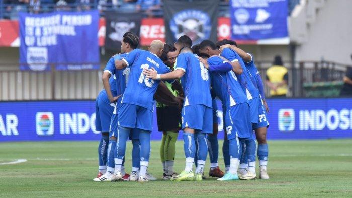 Setelah terhenti di kompetisi Asia, Persib Bandung kembali bermain di kompetisi domestik. Kali ini, mereka akan menghadapi Persita Tangerang di lanjutan Super League 2025/26 pada Minggu 22 Februari 2026 malam di Stadion Gelora Bandung Lautan Api (GBLA). Foto: tribunnews.com - mimbarjumat.com