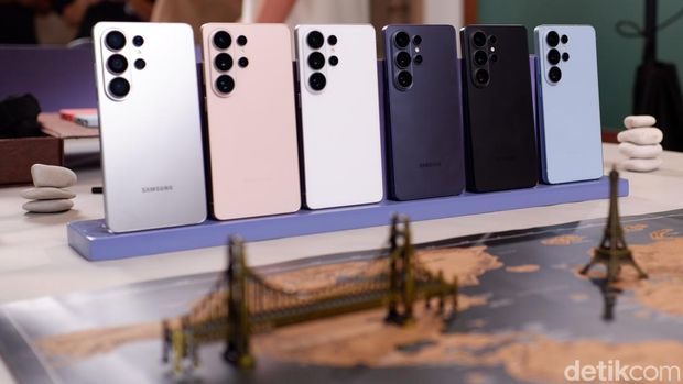 Di perhelatan Galaxy Unpacked di San Francisco, Amerika Serikat, Kamis dini hari WIB (26/2/2026), Samsung resmi memperkenalkan Galaxy S26 Series secara global. Model tertinggi, Galaxy S26 Ultra, dianggap sebagai ponsel Galaxy AI paling mudah digunakan saat ini. Foto: inet.detik.com - mimbarjumat.com