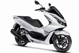 PT Astra Honda Motor (AHM) melengkapi Honda PCX160 dengan pilihan warna baru dan emblem yang meningkatkan kesan mewah. Pembaruan ini pertama kali diperkenalkan di Indonesia International Motor Show (IIMS) pada tahun 2026. Foto: motocicilismoonline.com_.br - mimbarjumat.com