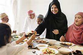 Dalam Islam, puasa memiliki kedudukan yang sangat mulia dan merupakan salah satu ibadah utama. Setiap orang yang beragama Islam diharuskan untuk menjalankan puasa Ramadan sebagai cara untuk menunjukkan ketaatan kepada Allah SWT sekaligus untuk membersihkan diri mereka sendiri. Umat Islam harus memahami niat, syarat, dan rukun puasa agar ibadah ini sah dan diterima. Ada kemungkinan bahwa puasa yang dilakukan tidak memenuhi persyaratan syariat jika tidak dipahami dengan benar. Foto: man.com - mimbarjumat.com