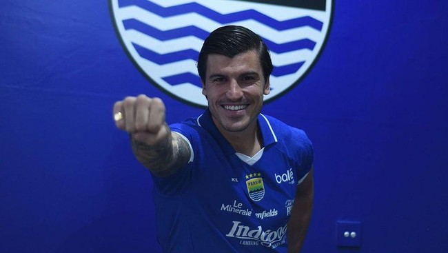 Tampaknya harapan Bobotoh untuk menyaksikan kemampuan penyerang baru Persib Bandung, Sergio Castel, akan segera terwujud. Foto: Detik - mimbarjumat.com