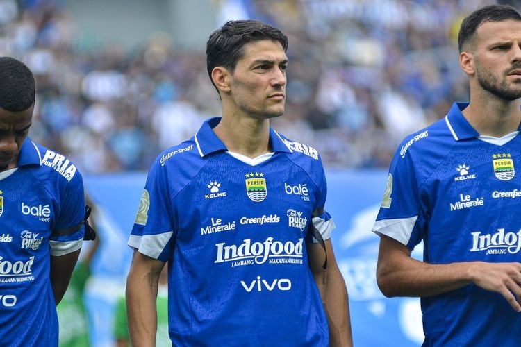 Mimpi atau Takdir? Bek Persib Federico Barba Pasang Target 3-0 Hadapi Ratchatburi.*mimbarjumat.com/ist