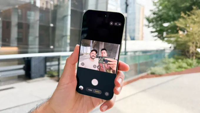 5 HP dengan Kamera Depan Terbaik 2026, Cocok untuk Selfie dan Vlog. Foto: Istimewa - mimbarjumat.com