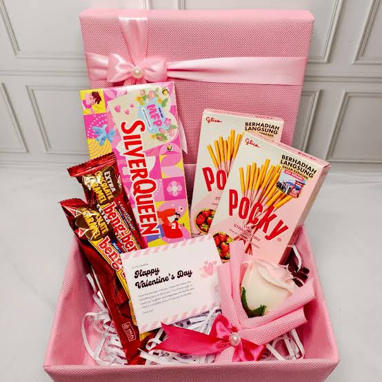 7 Ide Kado Valentine yang Bikin Cewek Tersenyum. Foto: Instagram - mimbarjumat.com