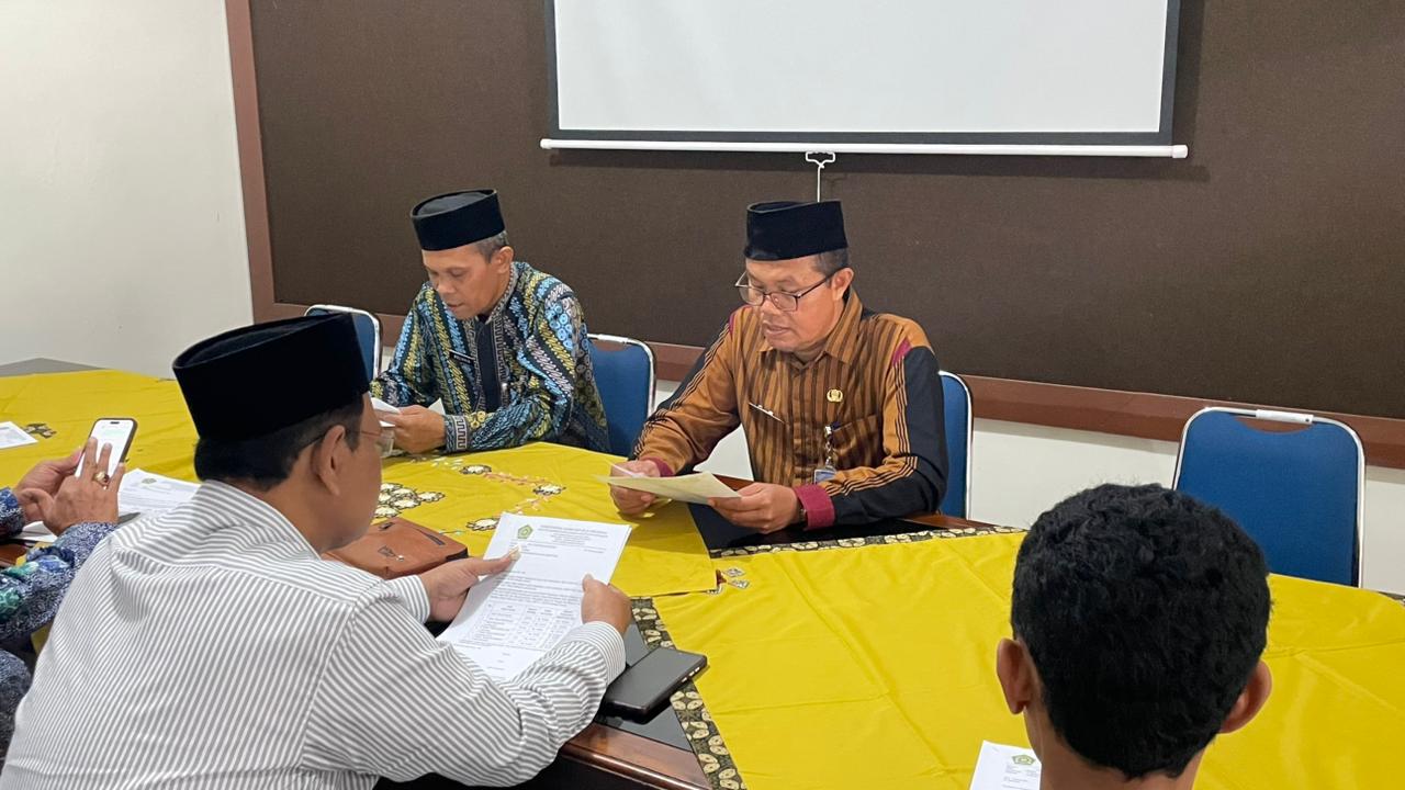 Umat Muslim di seluruh Indonesia mulai mempersiapkan zakat fitrah, kewajiban utama mereka, menjelang akhir bulan Ramadhan 1447 H. Foto: kebumen24.com - mimbarjumat.com